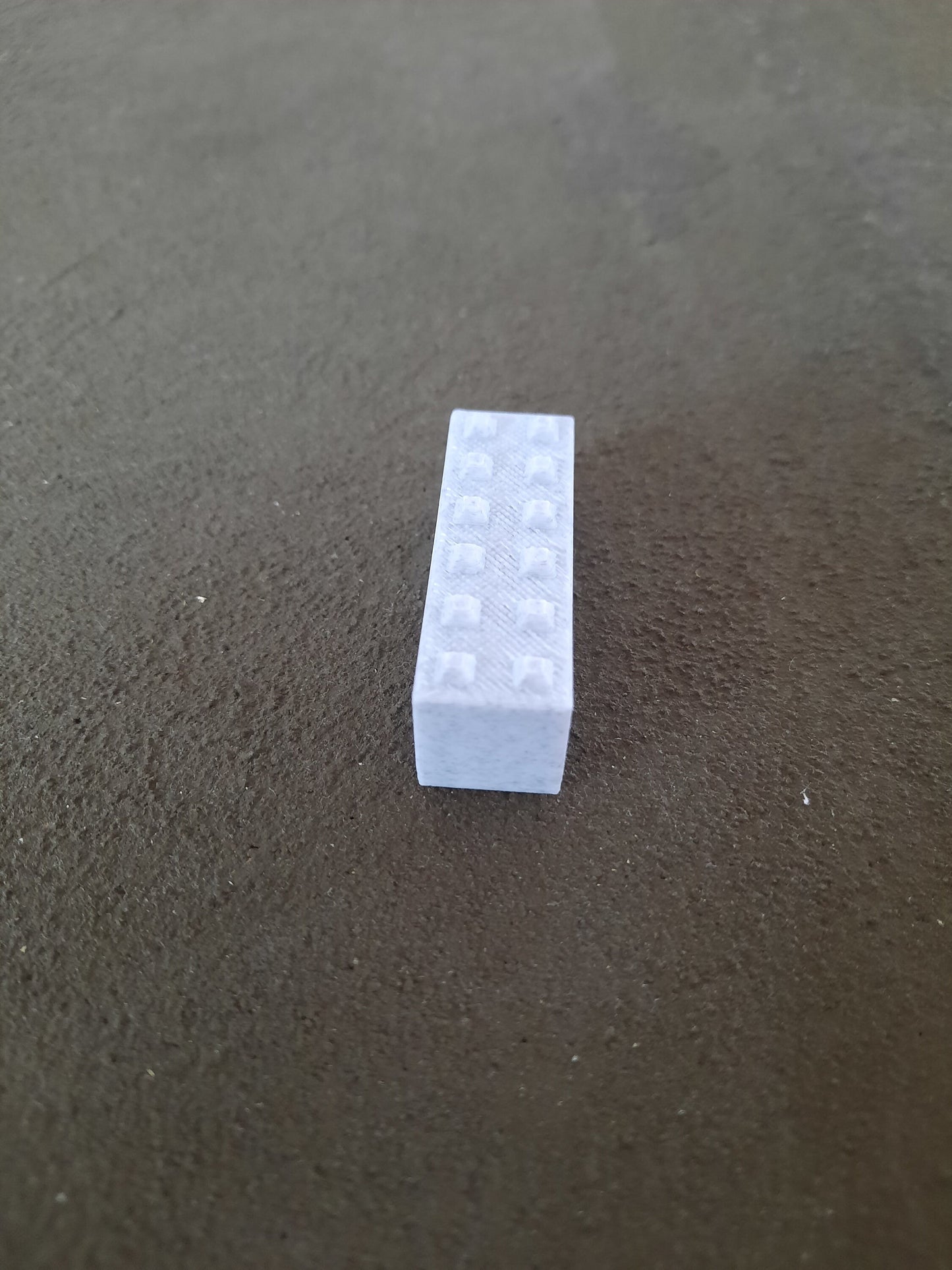 1:50 Scale Long Concrete Interlocking Block Load