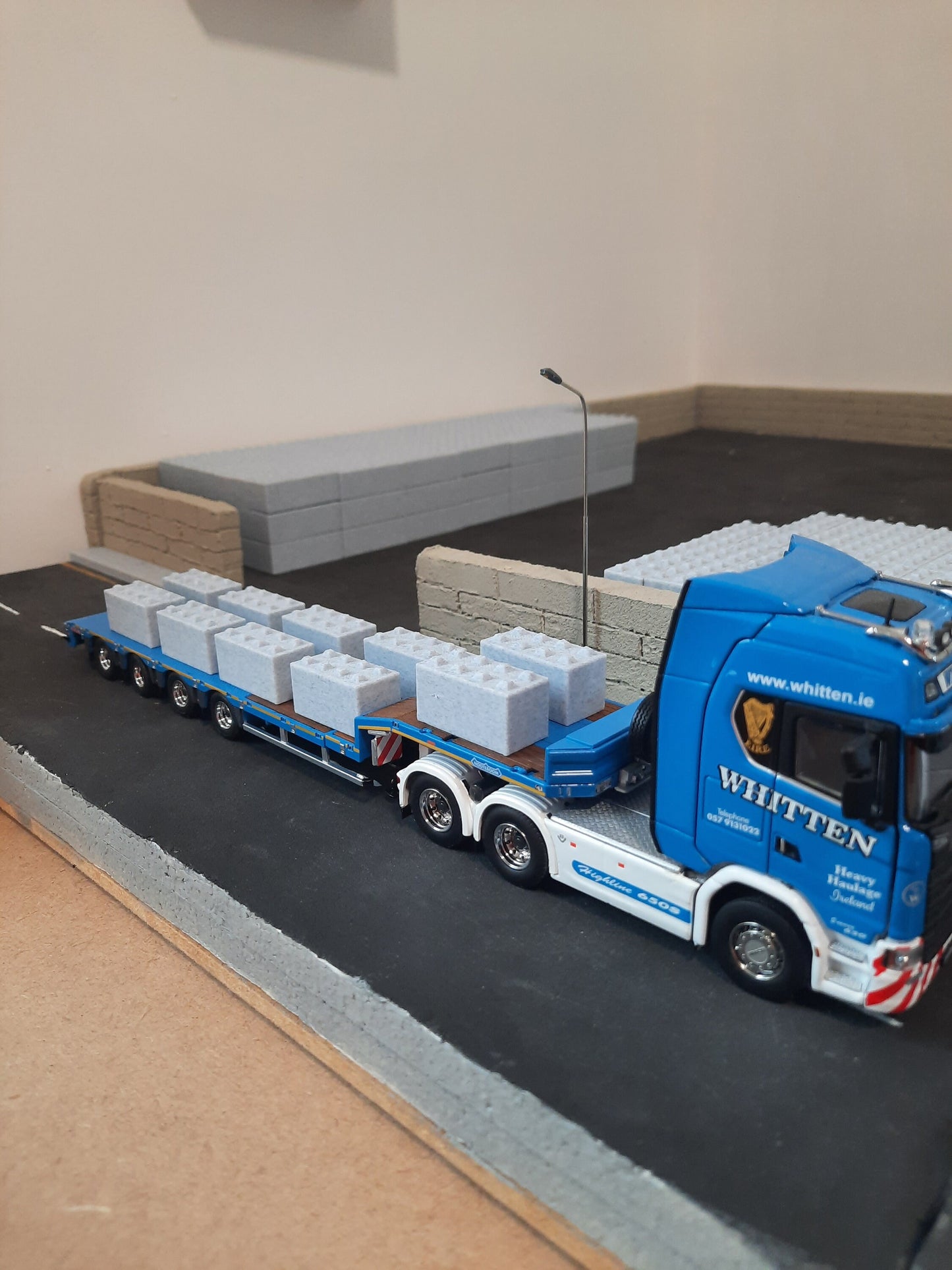 1:50 Scale Medium Concrete Interlocking Block Load