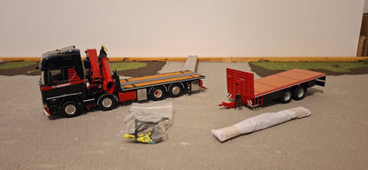 Mammoet Scania R Highline 8x2 + load crane with 2 mid axle flatbed trailer
