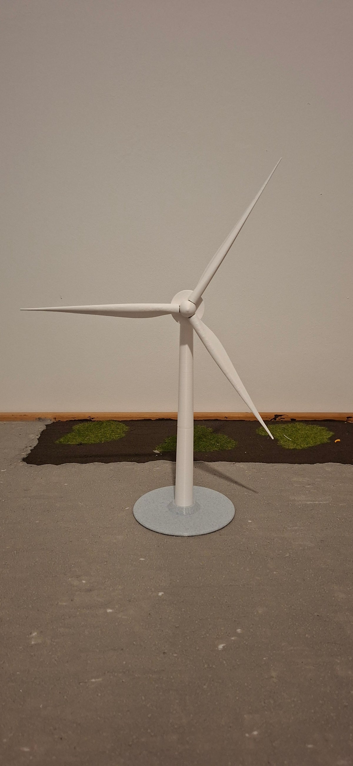 Desktop Miniature Wind Turbine - Scale Model Type 3 White