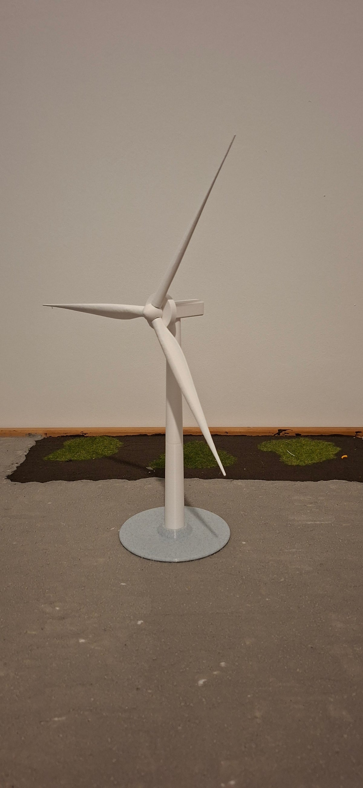 Desktop Miniature Wind Turbine - Scale Model Type 3 White