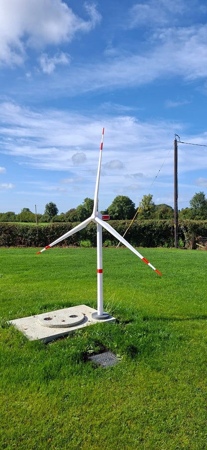 1:50 Scale Enercon Style Wind Turbine Assembled Kit Red & White