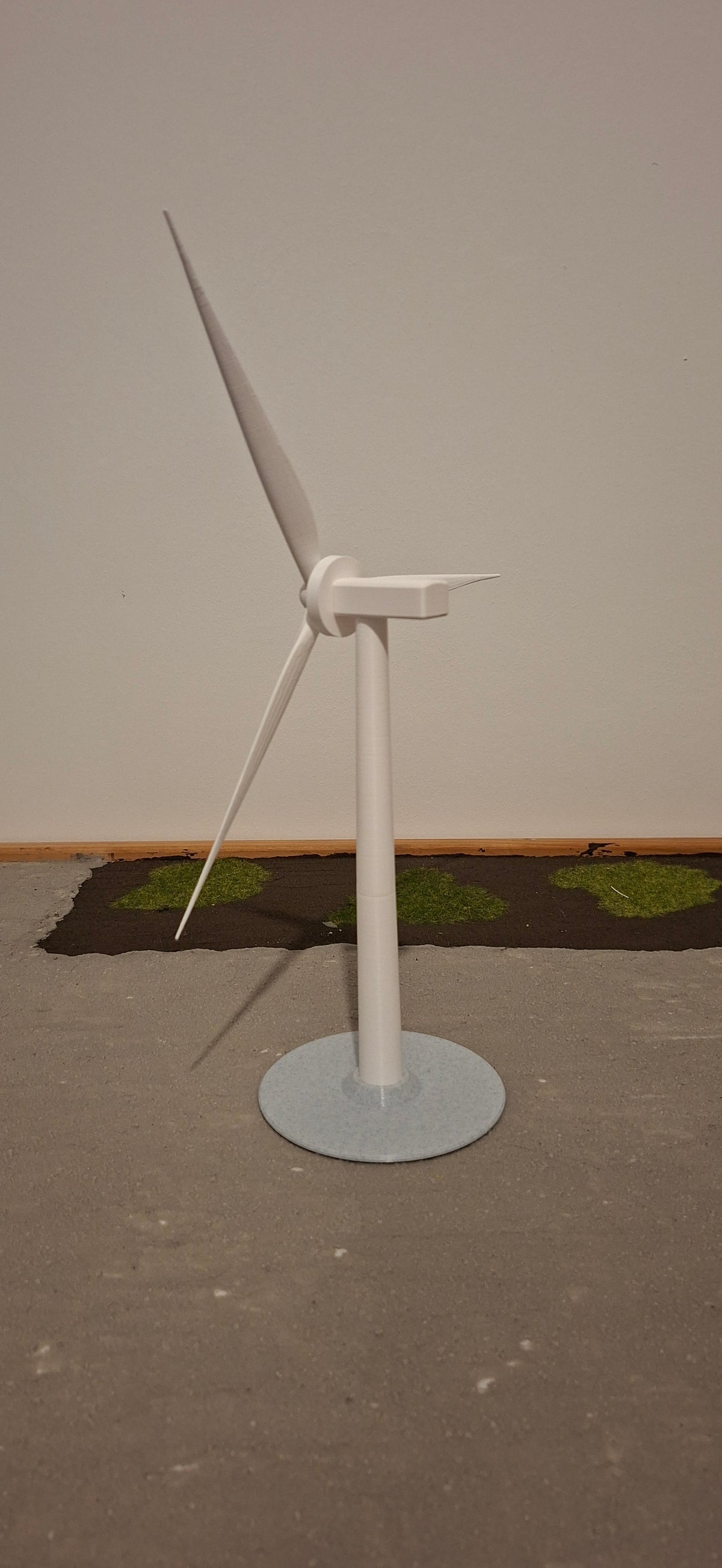 Desktop Miniature Wind Turbine - Scale Model Type 3 White