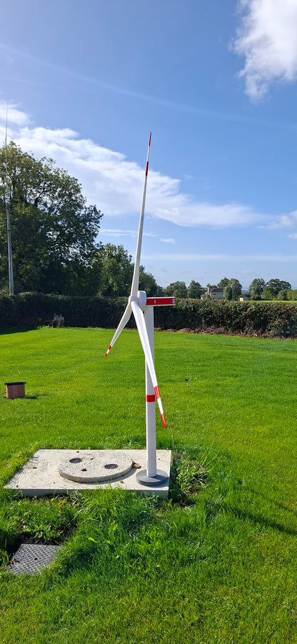 1:50 Scale Enercon Style Wind Turbine Assembled Kit Red & White