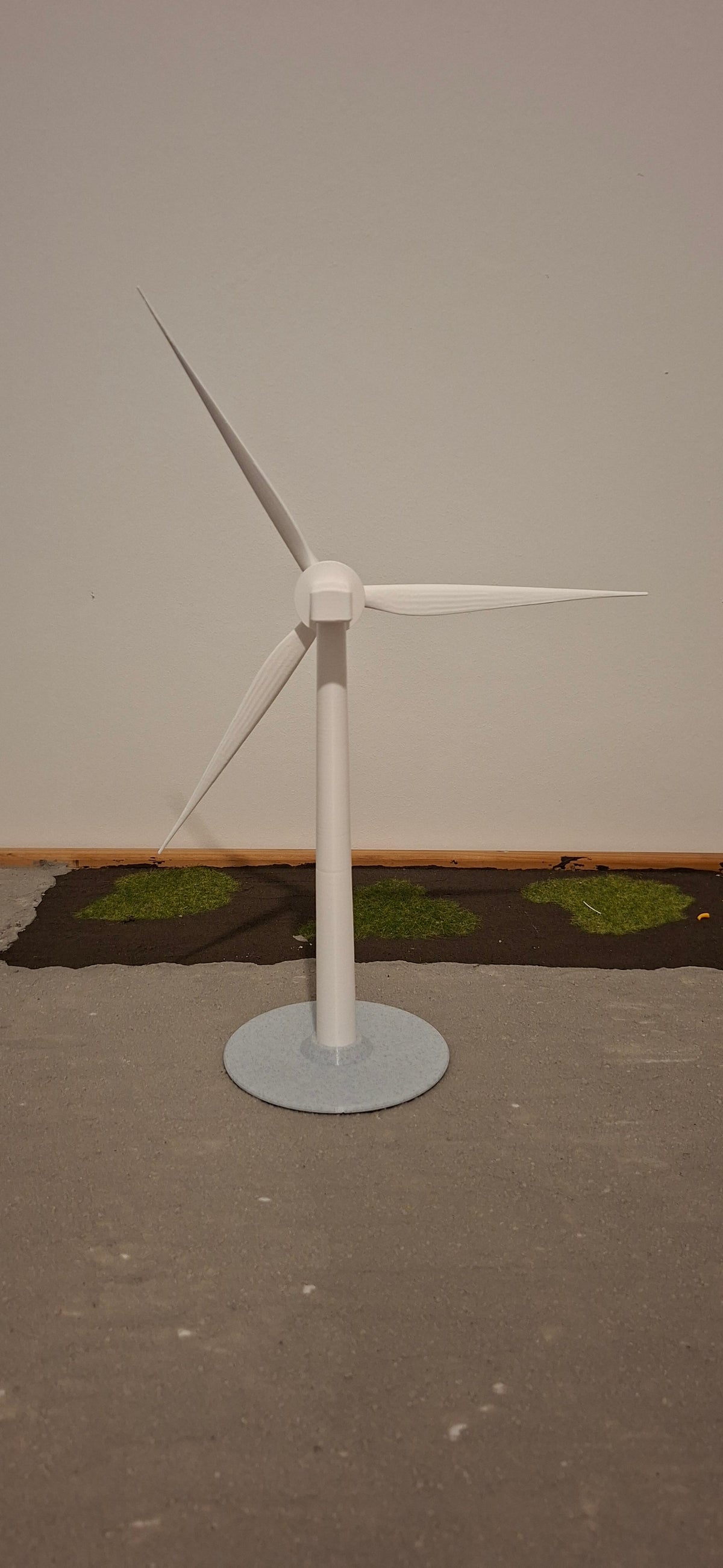 Desktop Miniature Wind Turbine - Scale Model Type 3 White